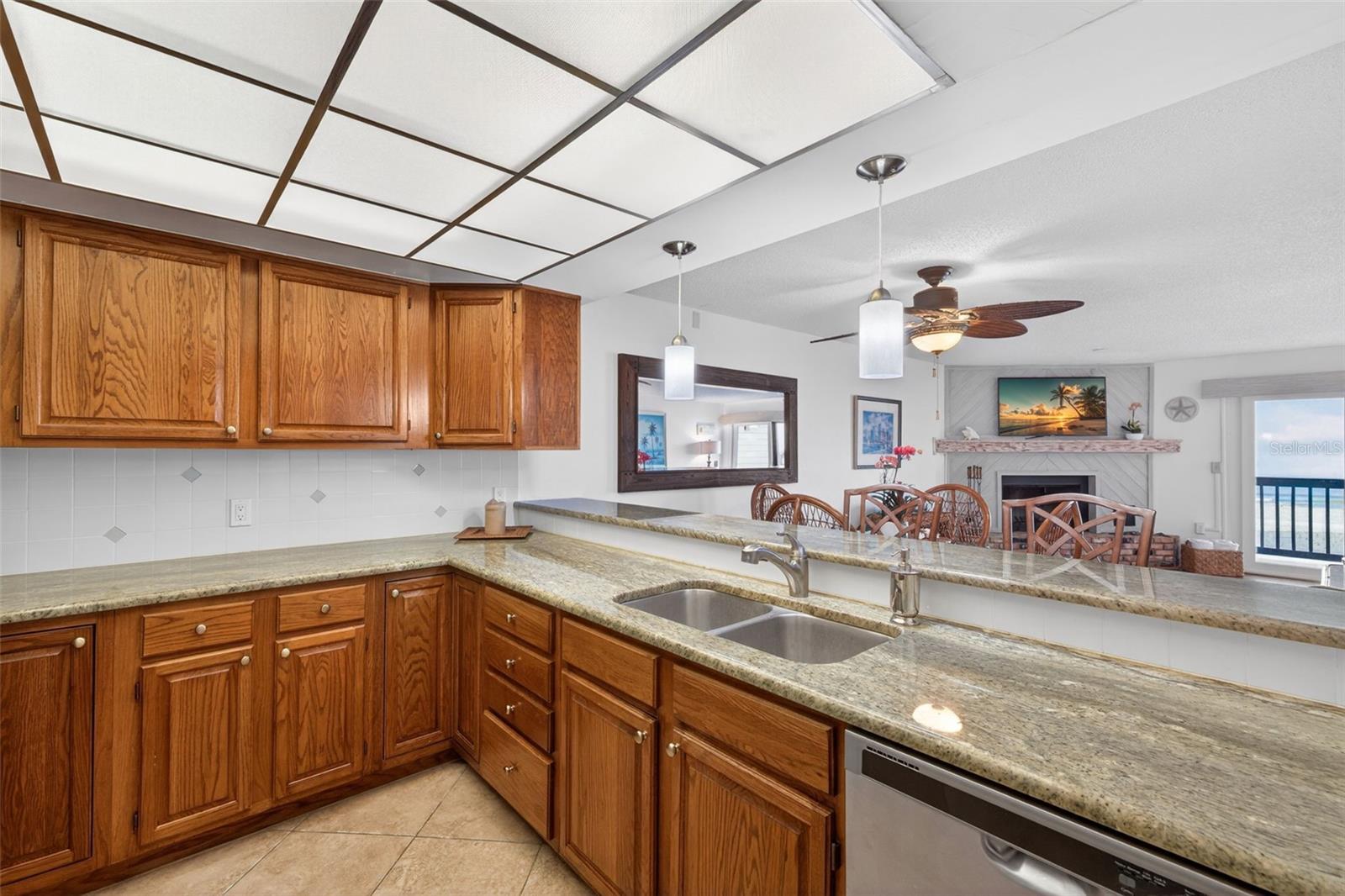 Image 13 of 39 For 19010 Gulf Boulevard 101