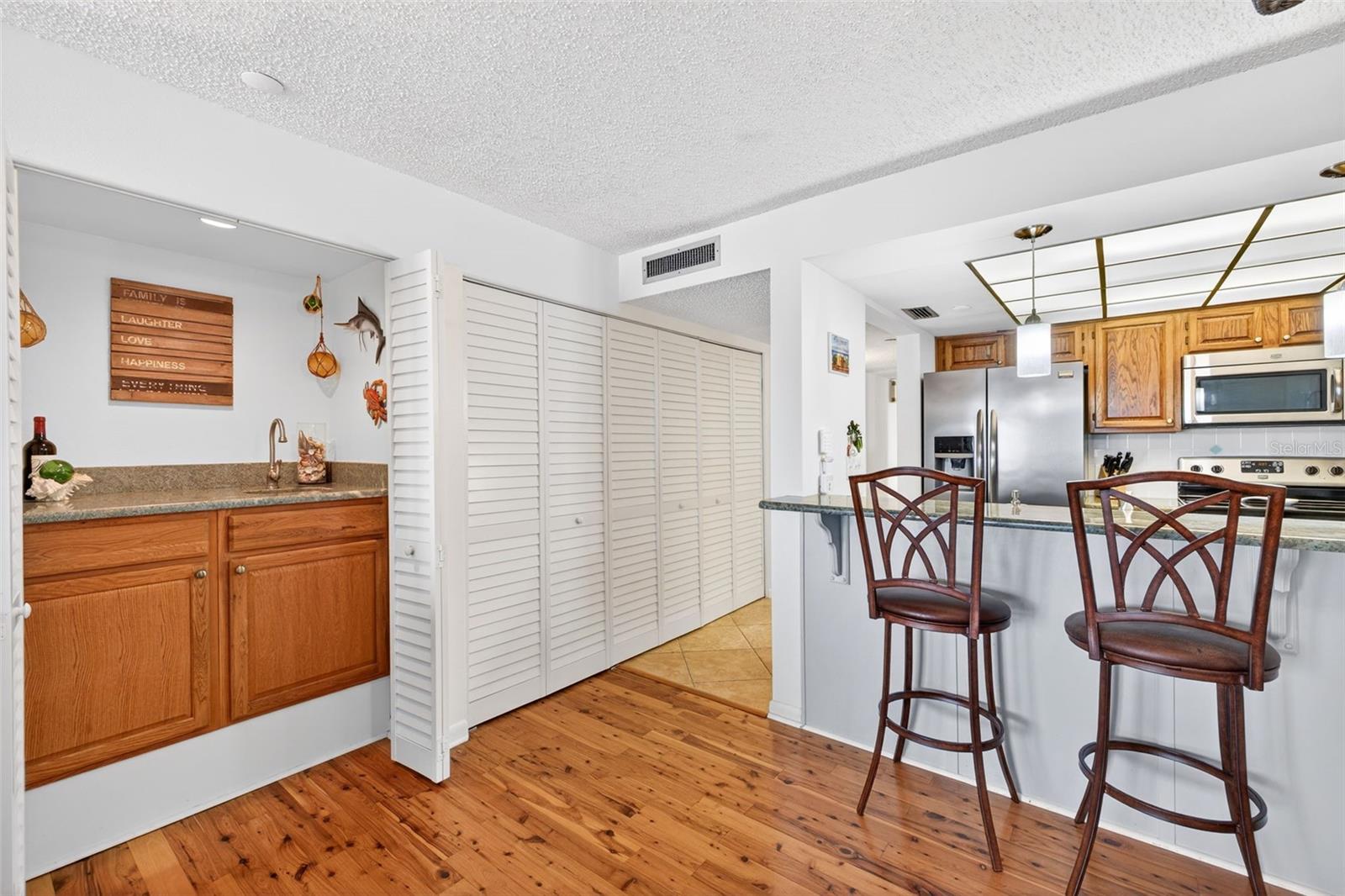 Image 15 of 39 For 19010 Gulf Boulevard 101