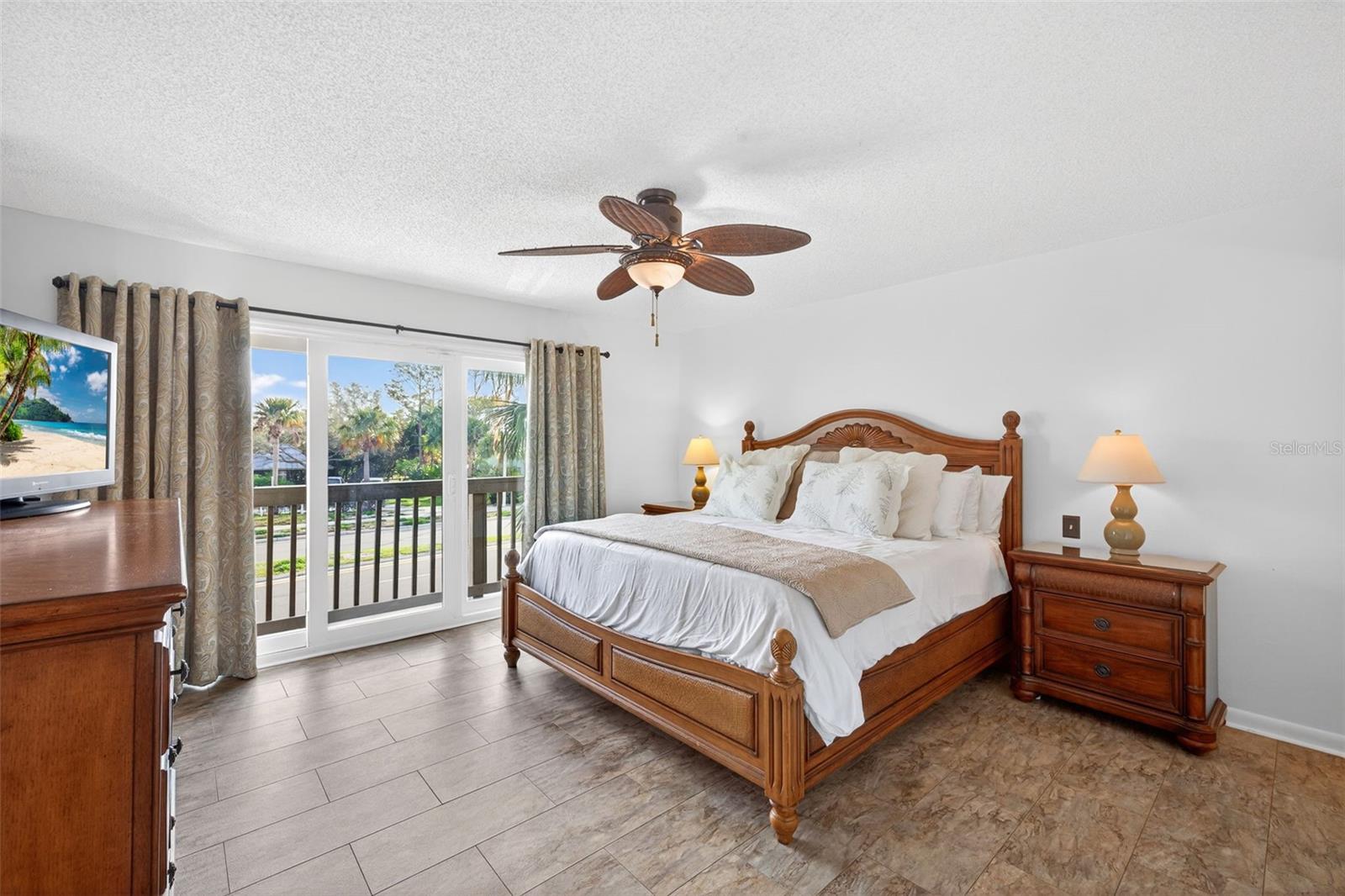 Image 16 of 39 For 19010 Gulf Boulevard 101