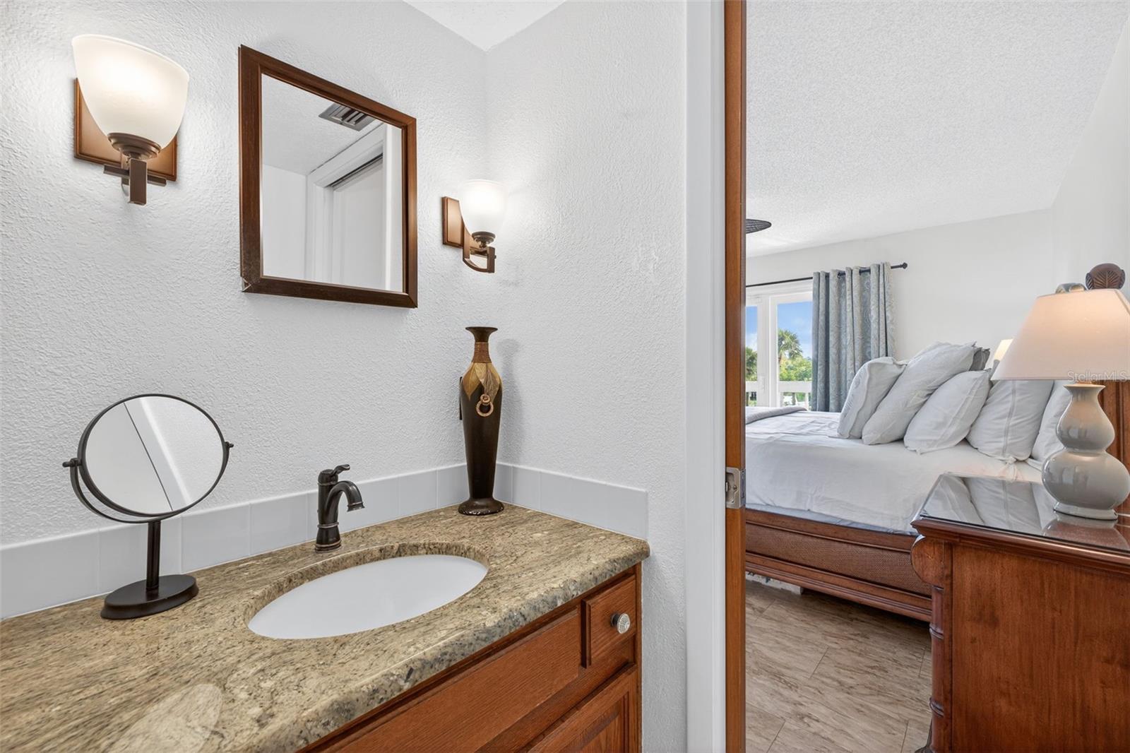 Image 18 of 39 For 19010 Gulf Boulevard 101