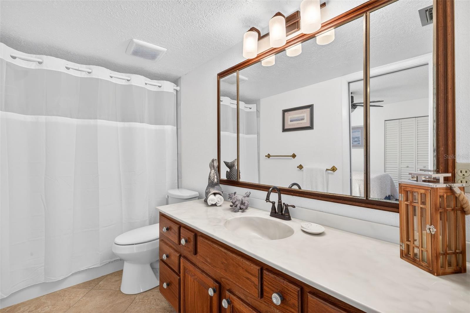 Image 22 of 39 For 19010 Gulf Boulevard 101