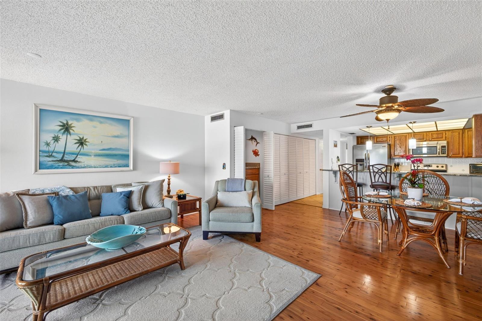 Image 6 of 39 For 19010 Gulf Boulevard 101