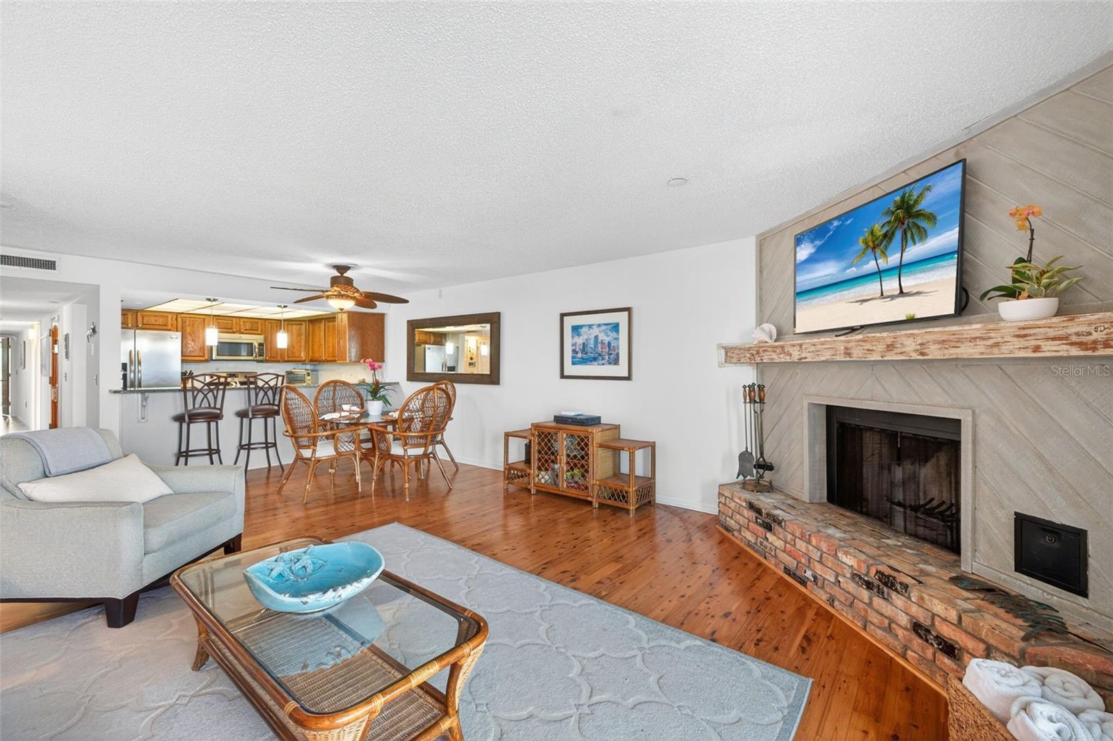 Image 7 of 39 For 19010 Gulf Boulevard 101