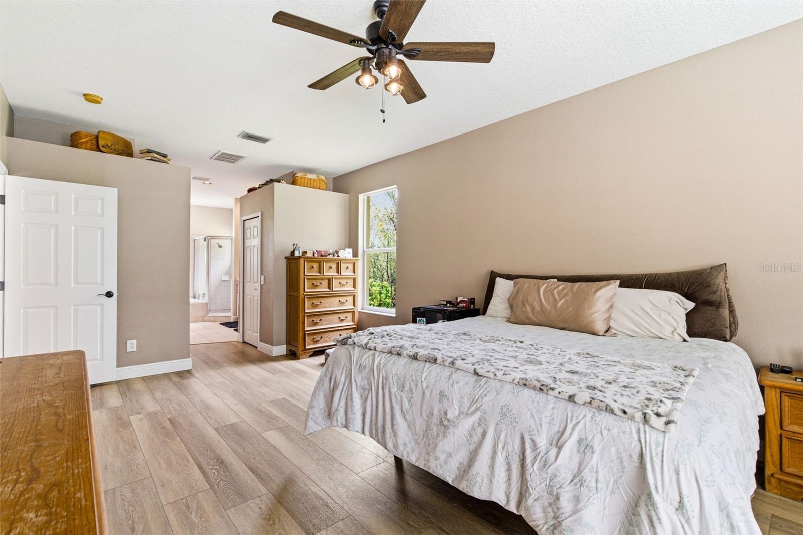 Image 15 of 50 For 8817 Wavyedge Court