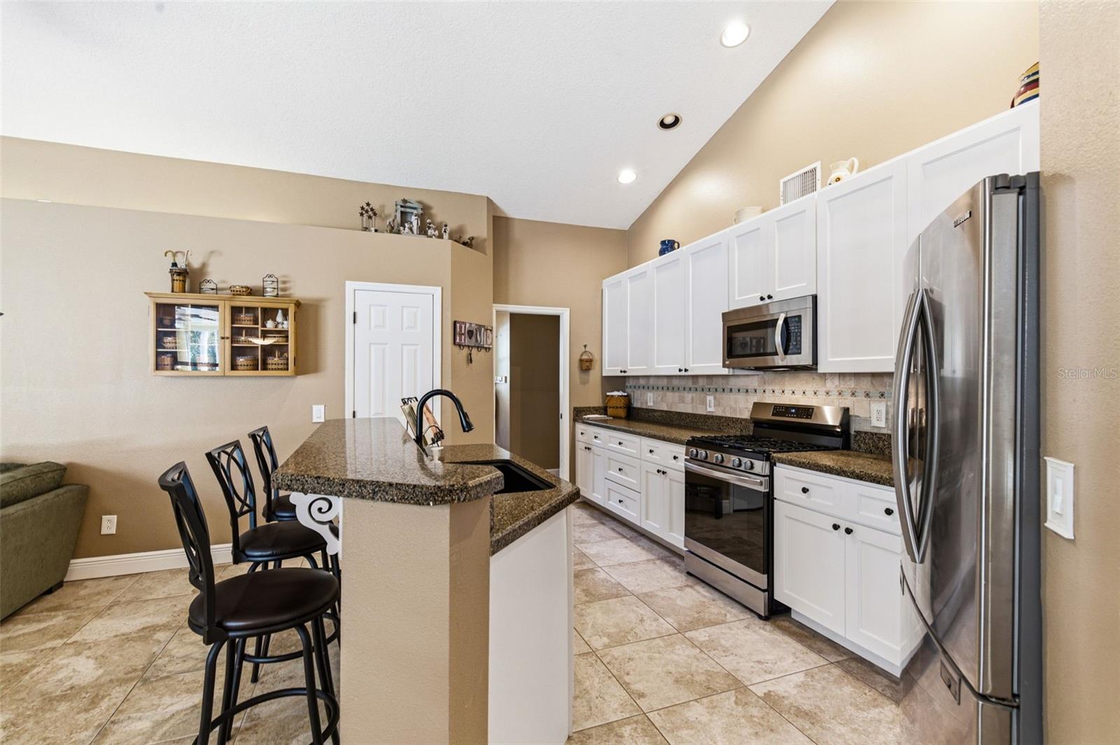 Image 26 of 50 For 8817 Wavyedge Court