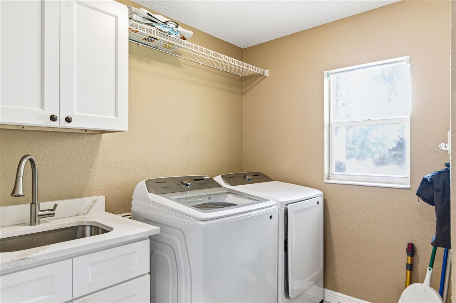 Image 28 of 50 For 8817 Wavyedge Court