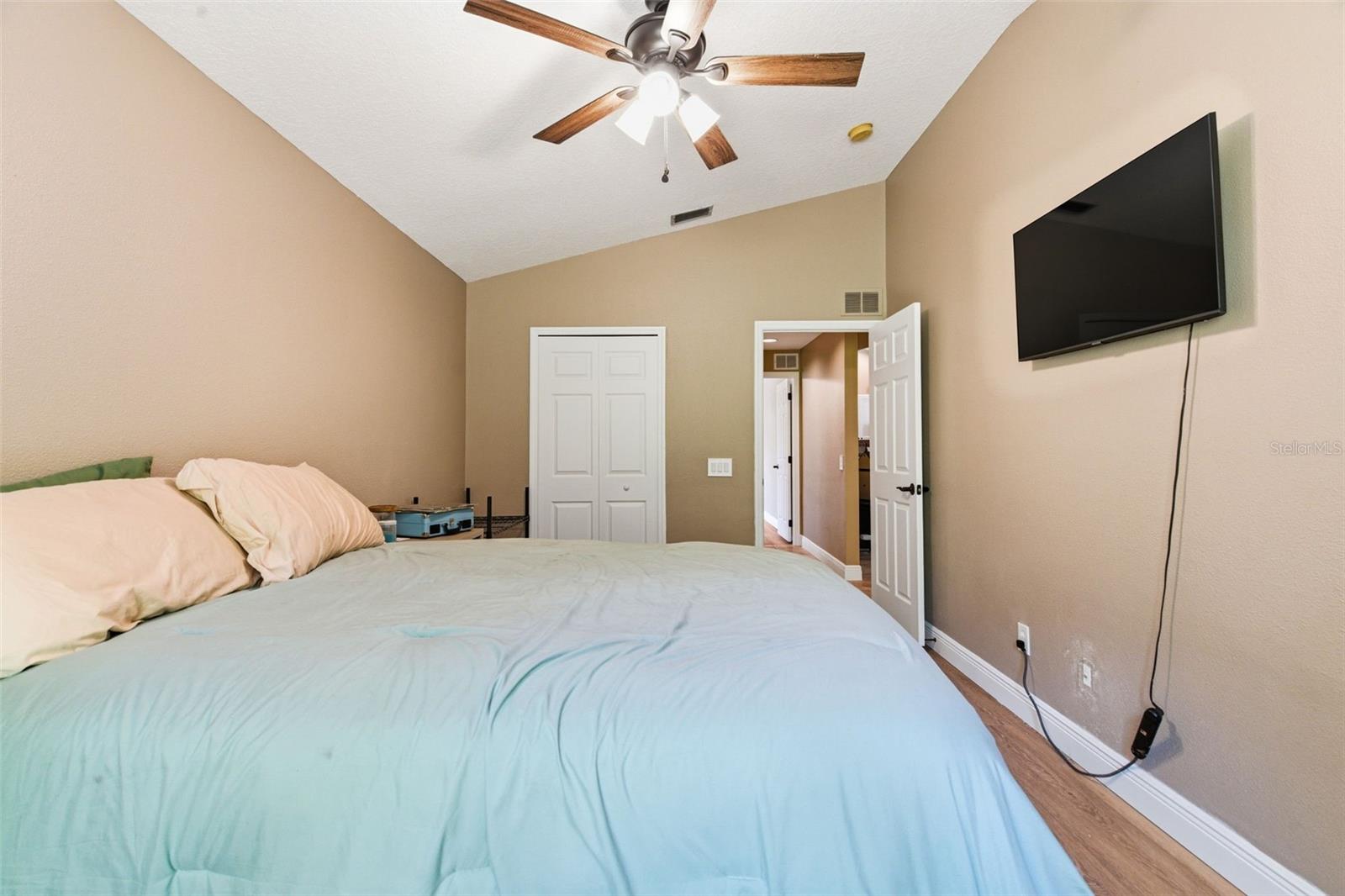 Image 29 of 50 For 8817 Wavyedge Court