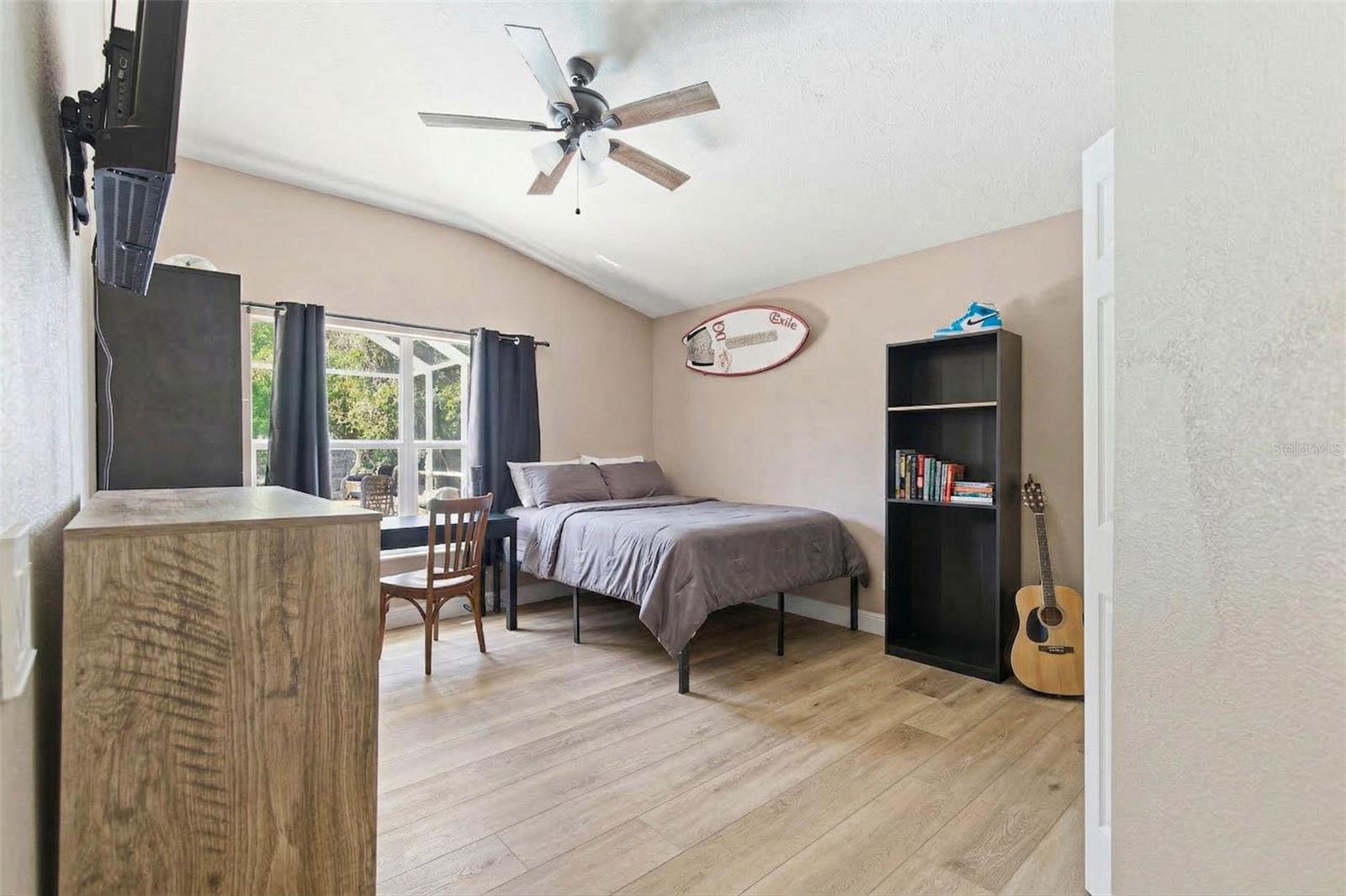 Image 31 of 50 For 8817 Wavyedge Court