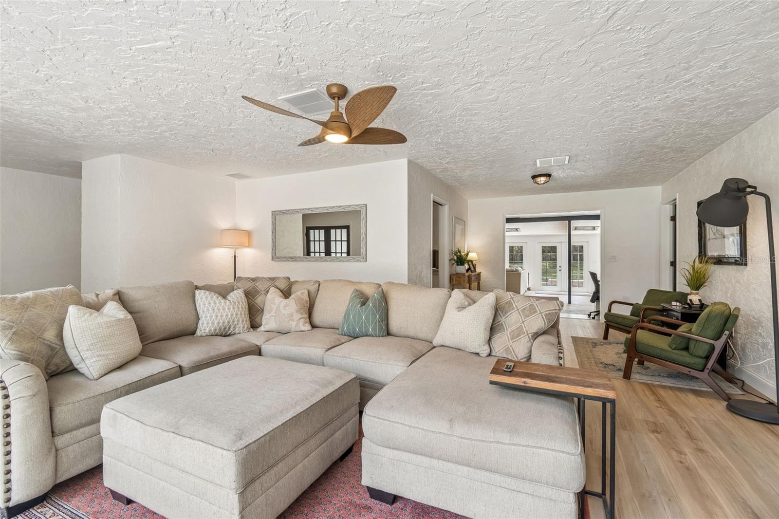 Listing photo id 8 for 13402 Peace Boulevard