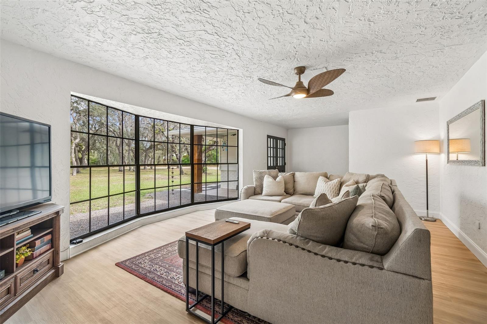 Listing photo id 10 for 13402 Peace Boulevard