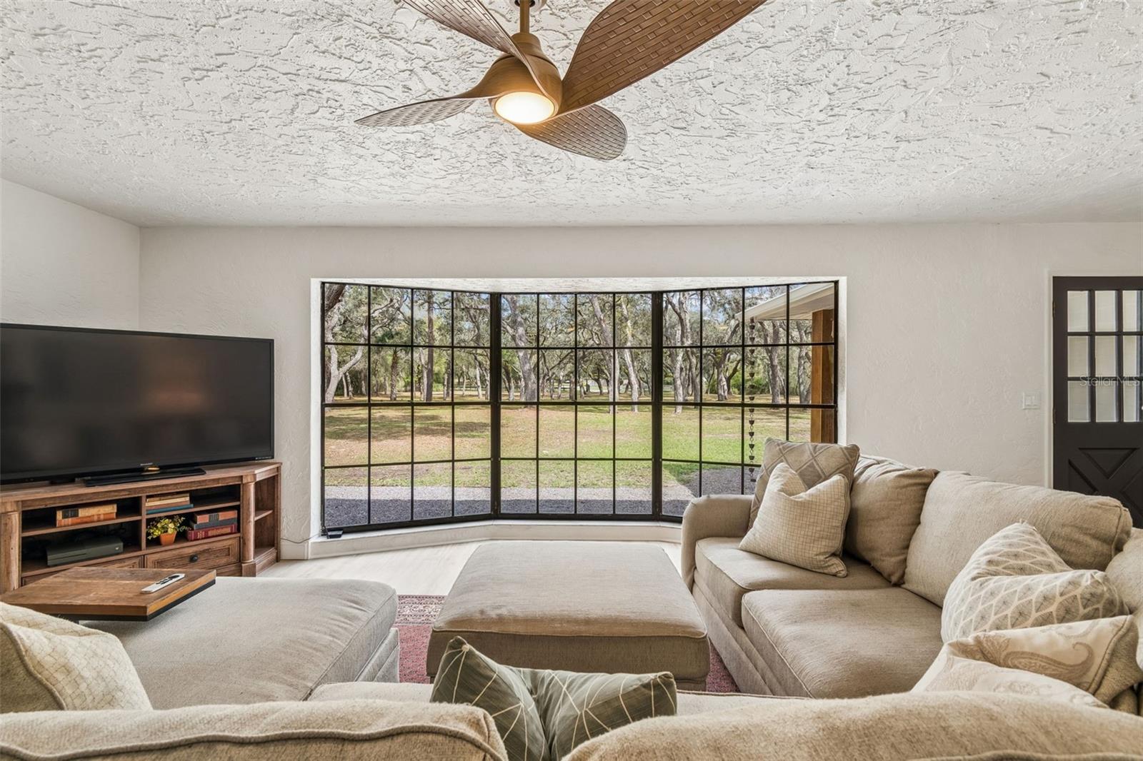 Listing photo id 11 for 13402 Peace Boulevard