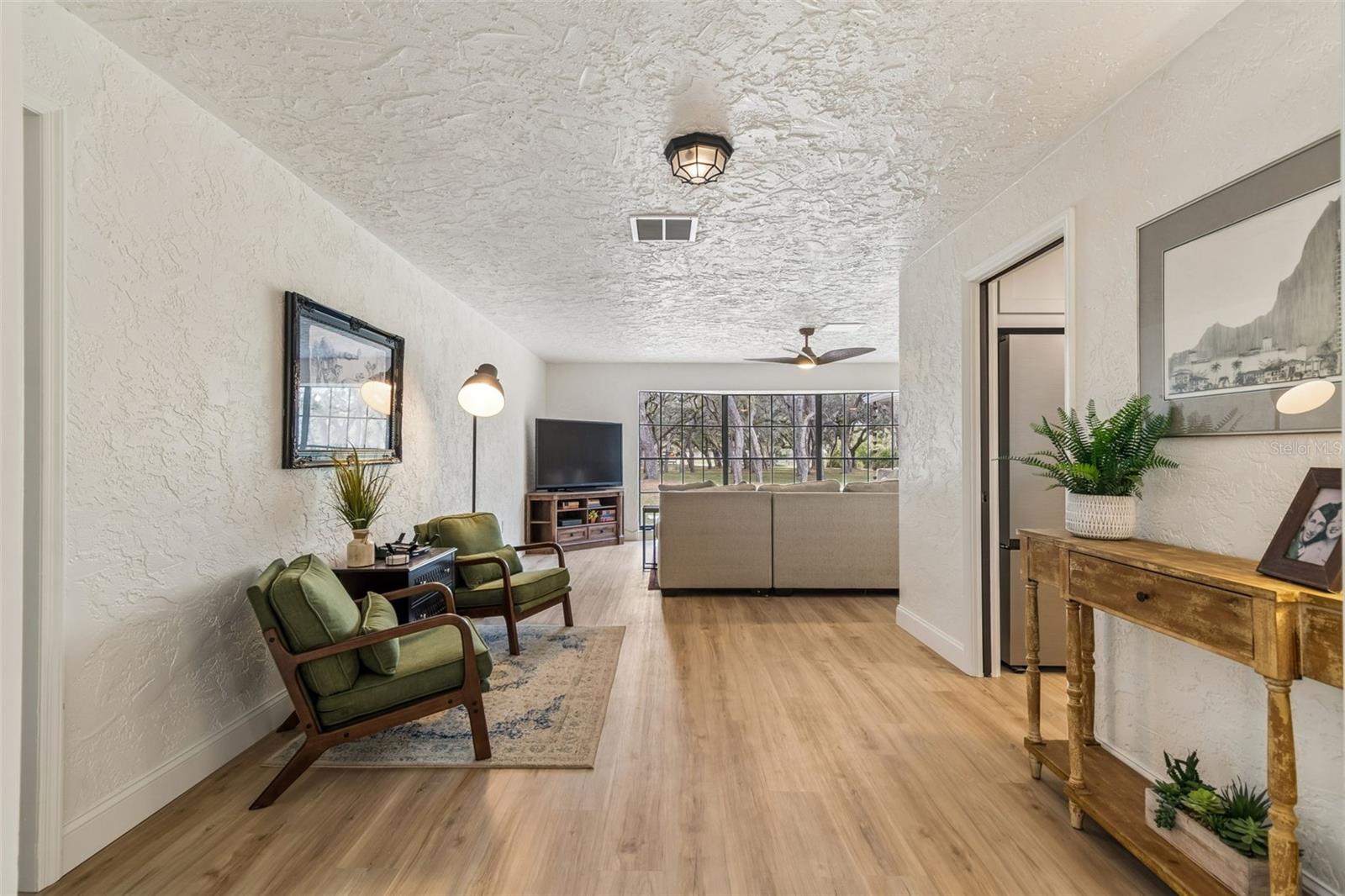 Listing photo id 14 for 13402 Peace Boulevard