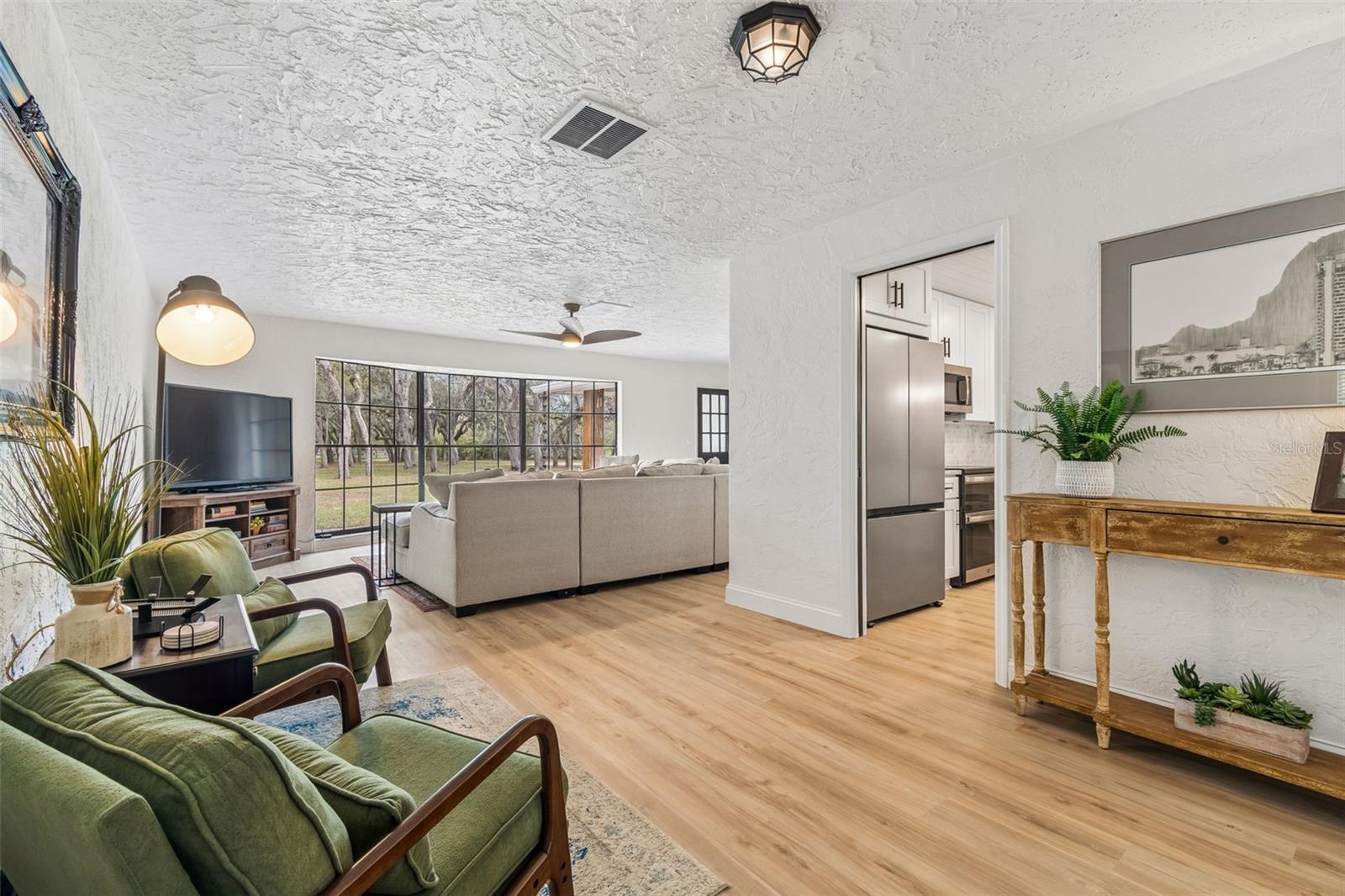 Listing photo id 15 for 13402 Peace Boulevard