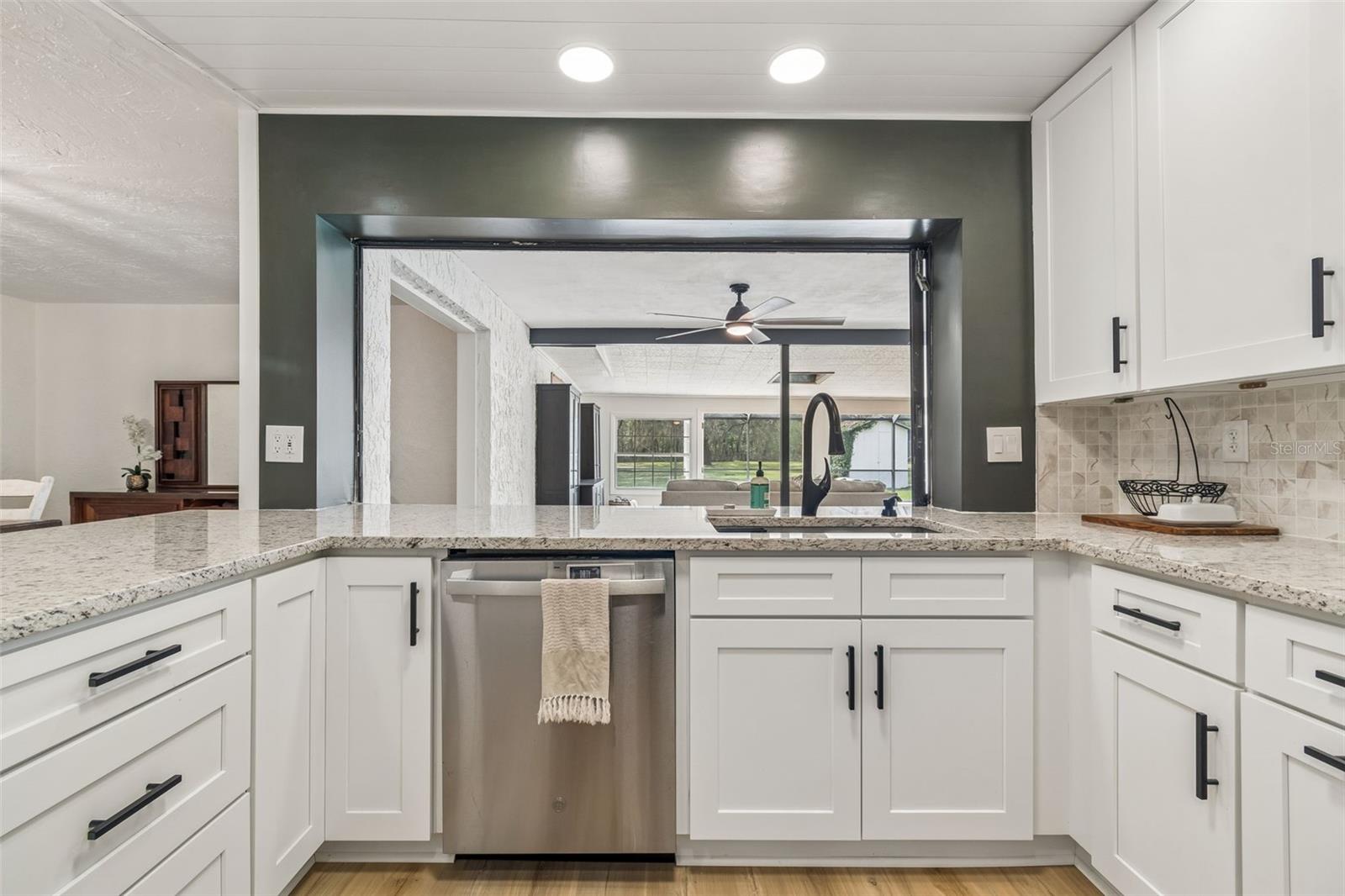 Listing photo id 20 for 13402 Peace Boulevard