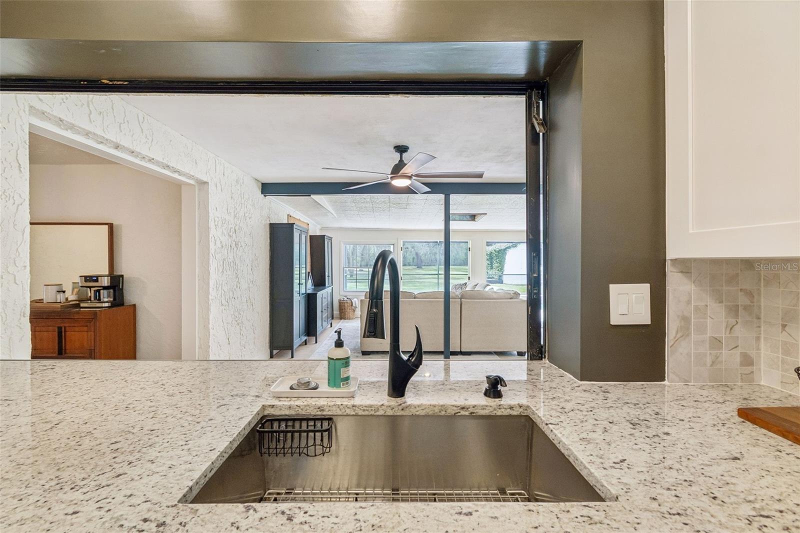 Listing photo id 24 for 13402 Peace Boulevard