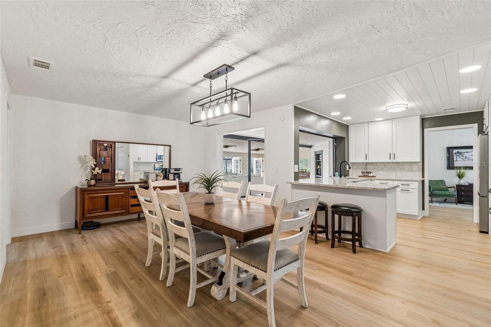 Listing photo id 25 for 13402 Peace Boulevard