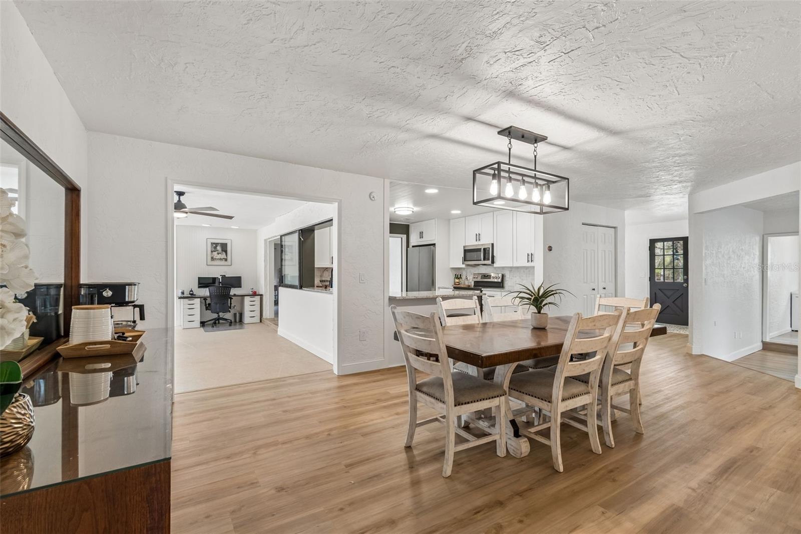 Listing photo id 27 for 13402 Peace Boulevard