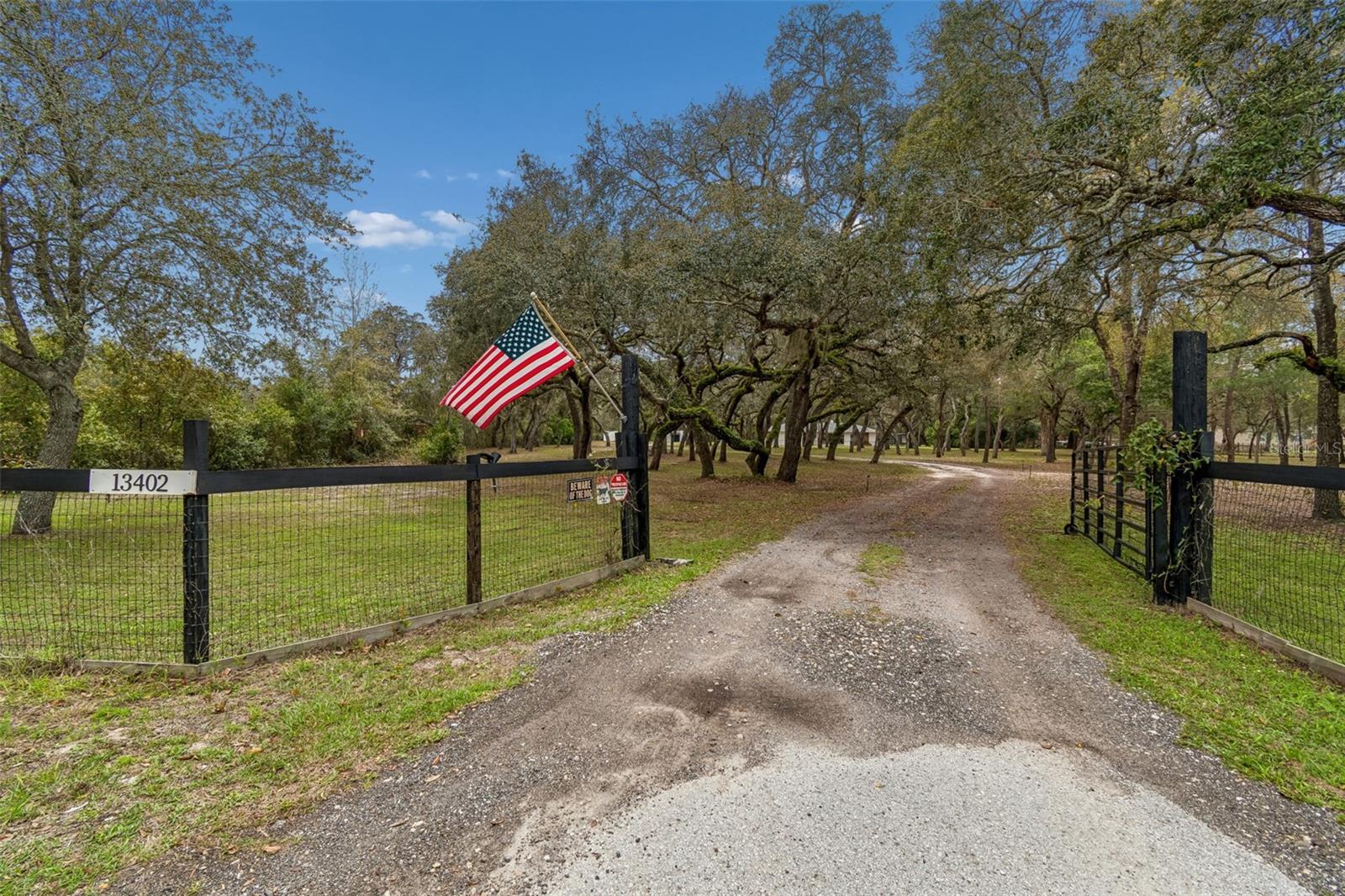 Listing photo id 1 for 13402 Peace Boulevard