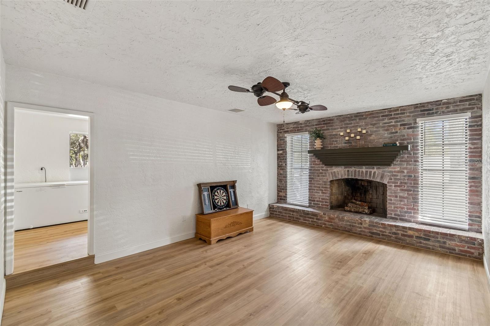 Listing photo id 30 for 13402 Peace Boulevard