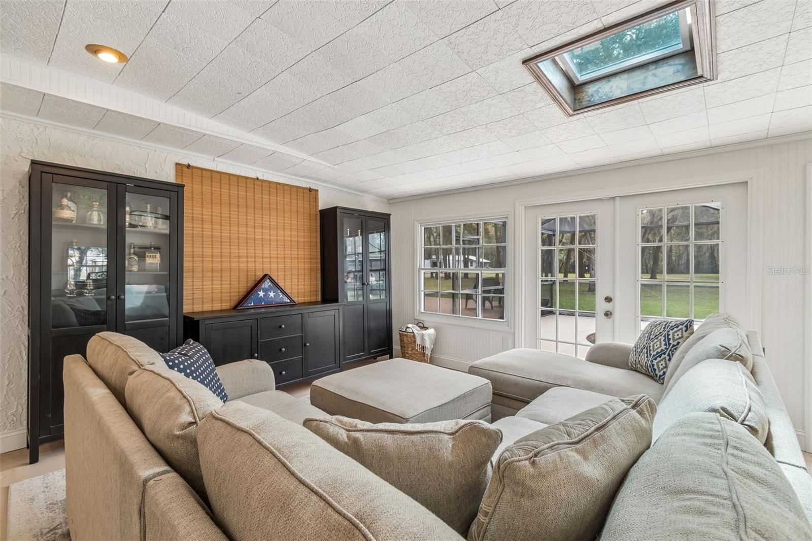 Listing photo id 34 for 13402 Peace Boulevard