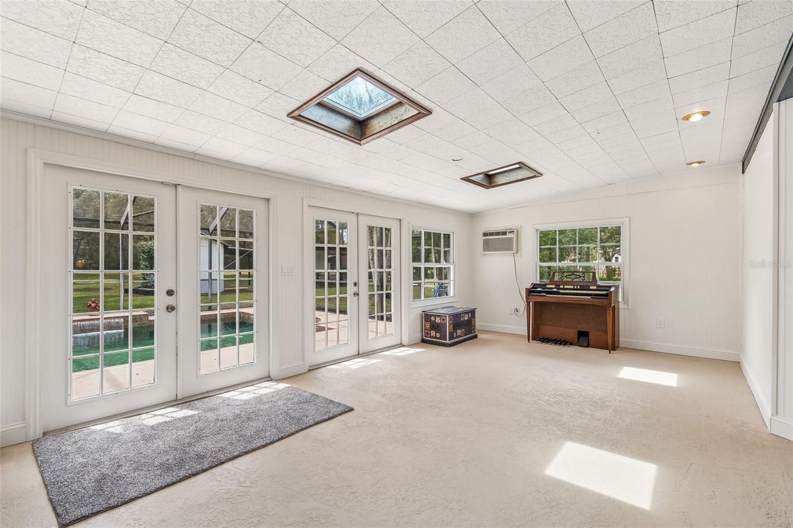 Listing photo id 36 for 13402 Peace Boulevard