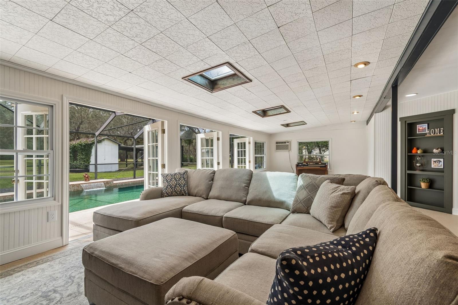 Listing photo id 37 for 13402 Peace Boulevard