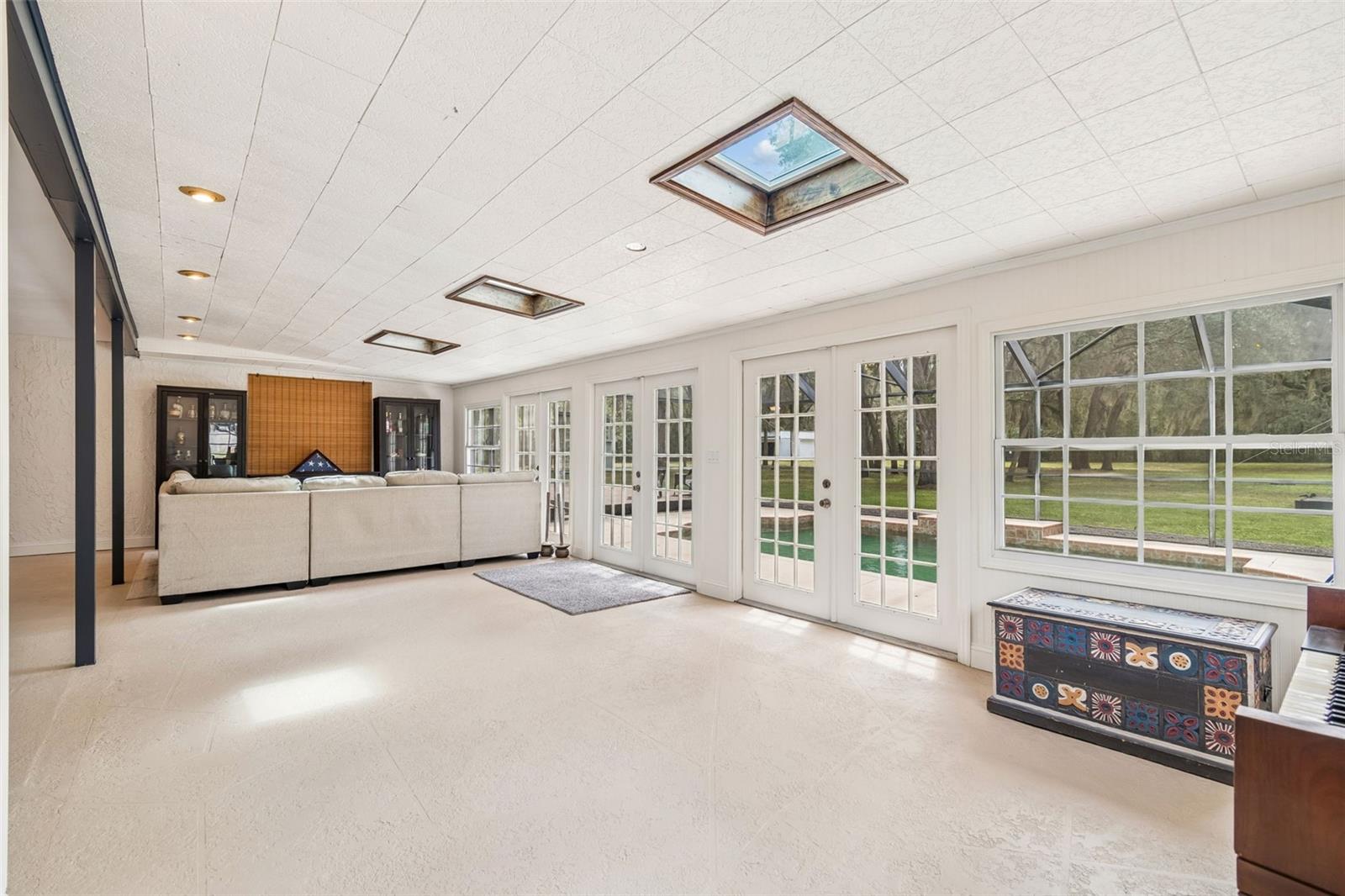 Listing photo id 38 for 13402 Peace Boulevard