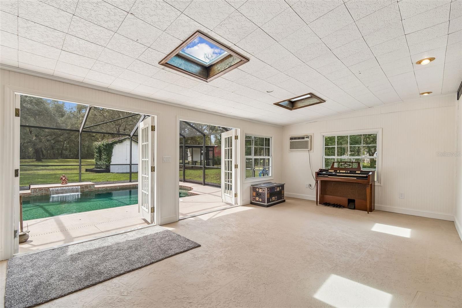 Listing photo id 39 for 13402 Peace Boulevard