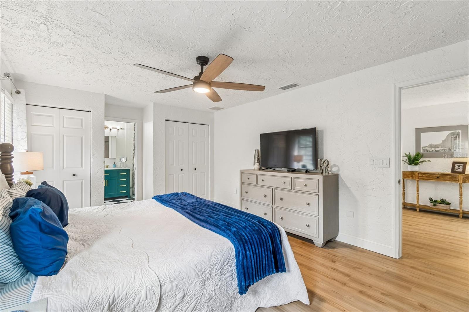 Listing photo id 45 for 13402 Peace Boulevard