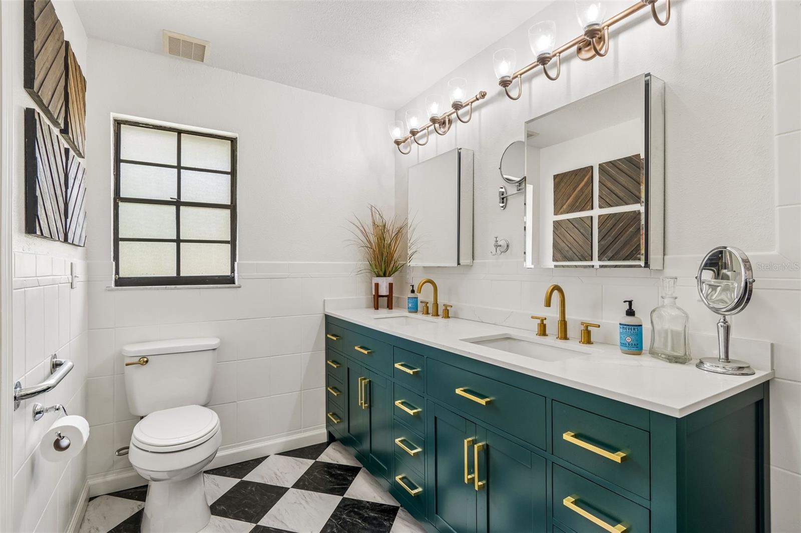 Listing photo id 48 for 13402 Peace Boulevard