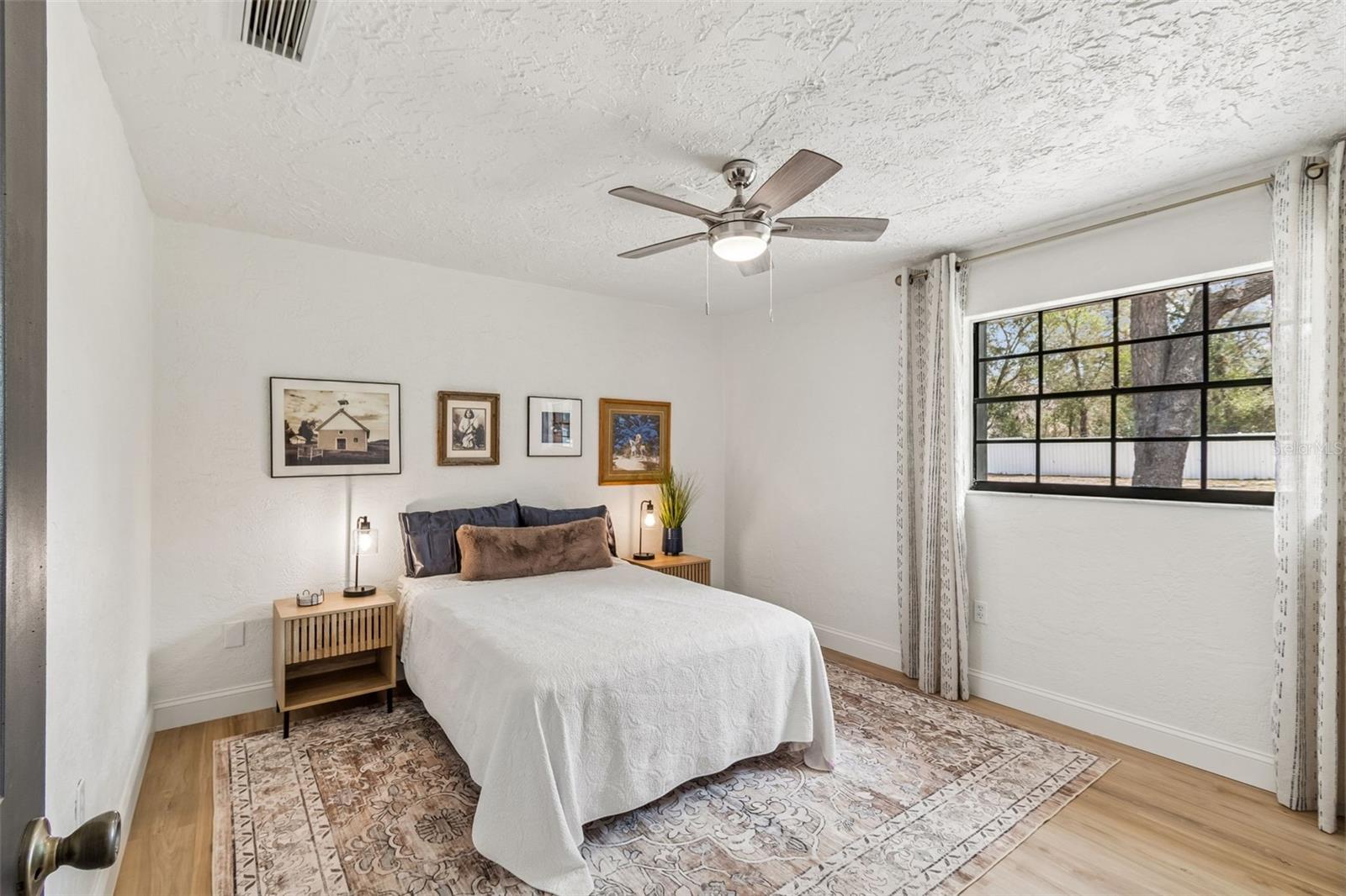 Listing photo id 49 for 13402 Peace Boulevard