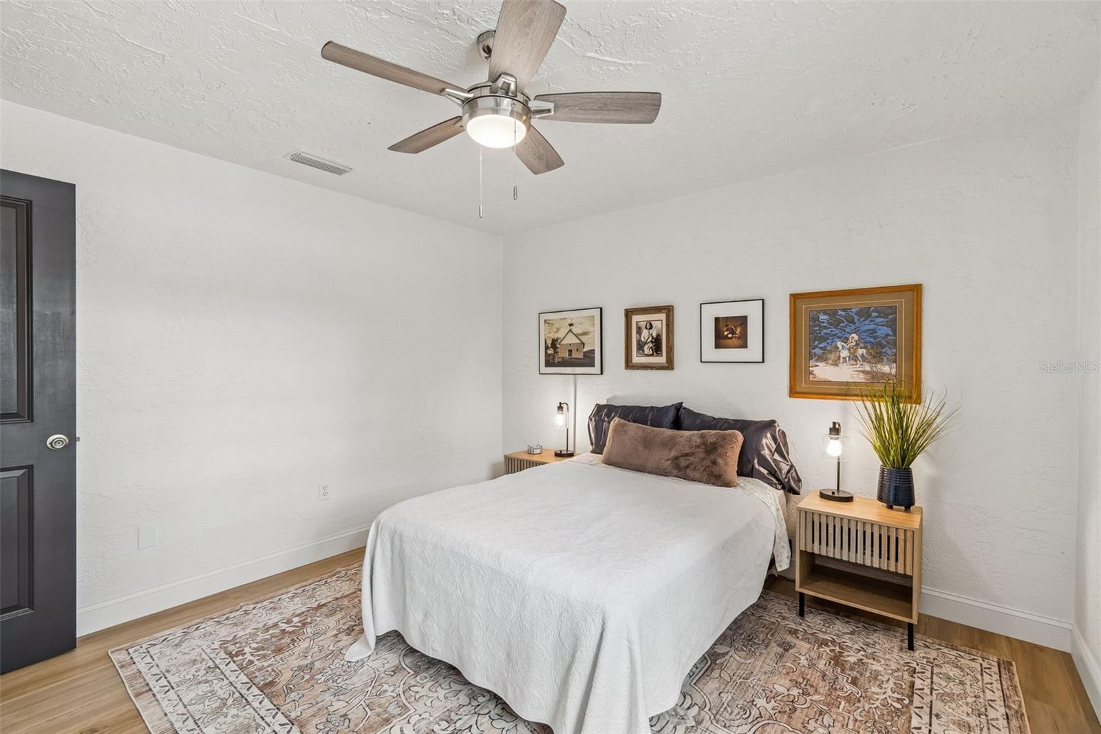 Listing photo id 50 for 13402 Peace Boulevard