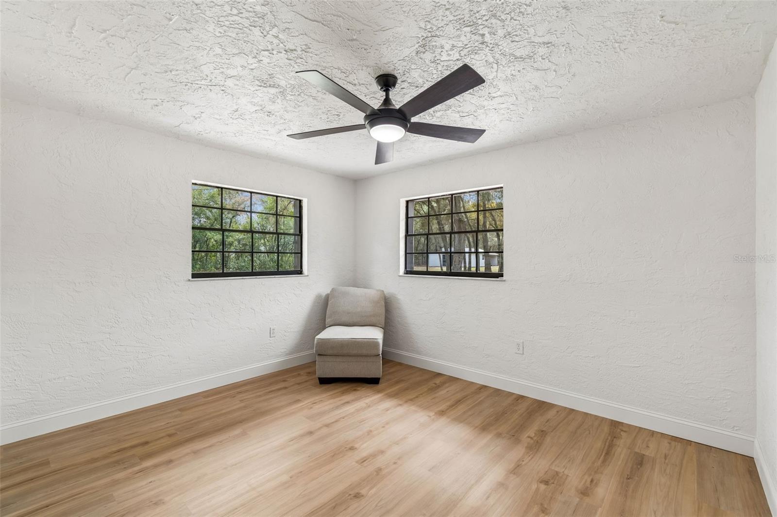 Listing photo id 55 for 13402 Peace Boulevard