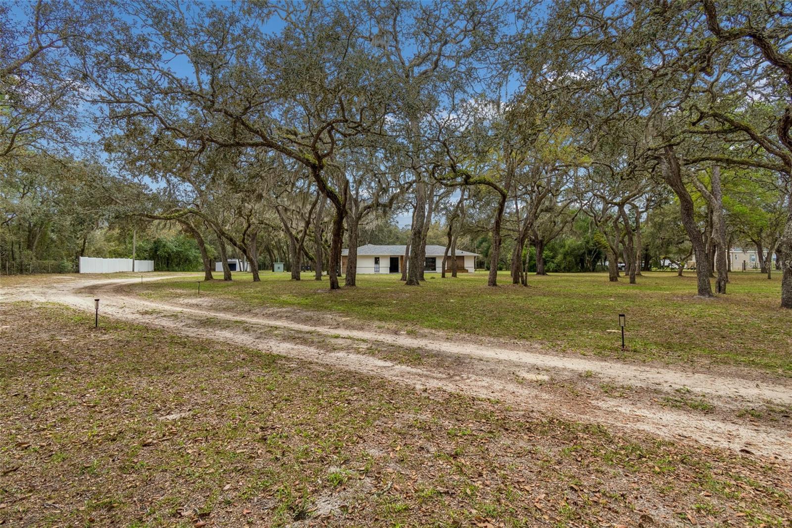 Listing photo id 4 for 13402 Peace Boulevard