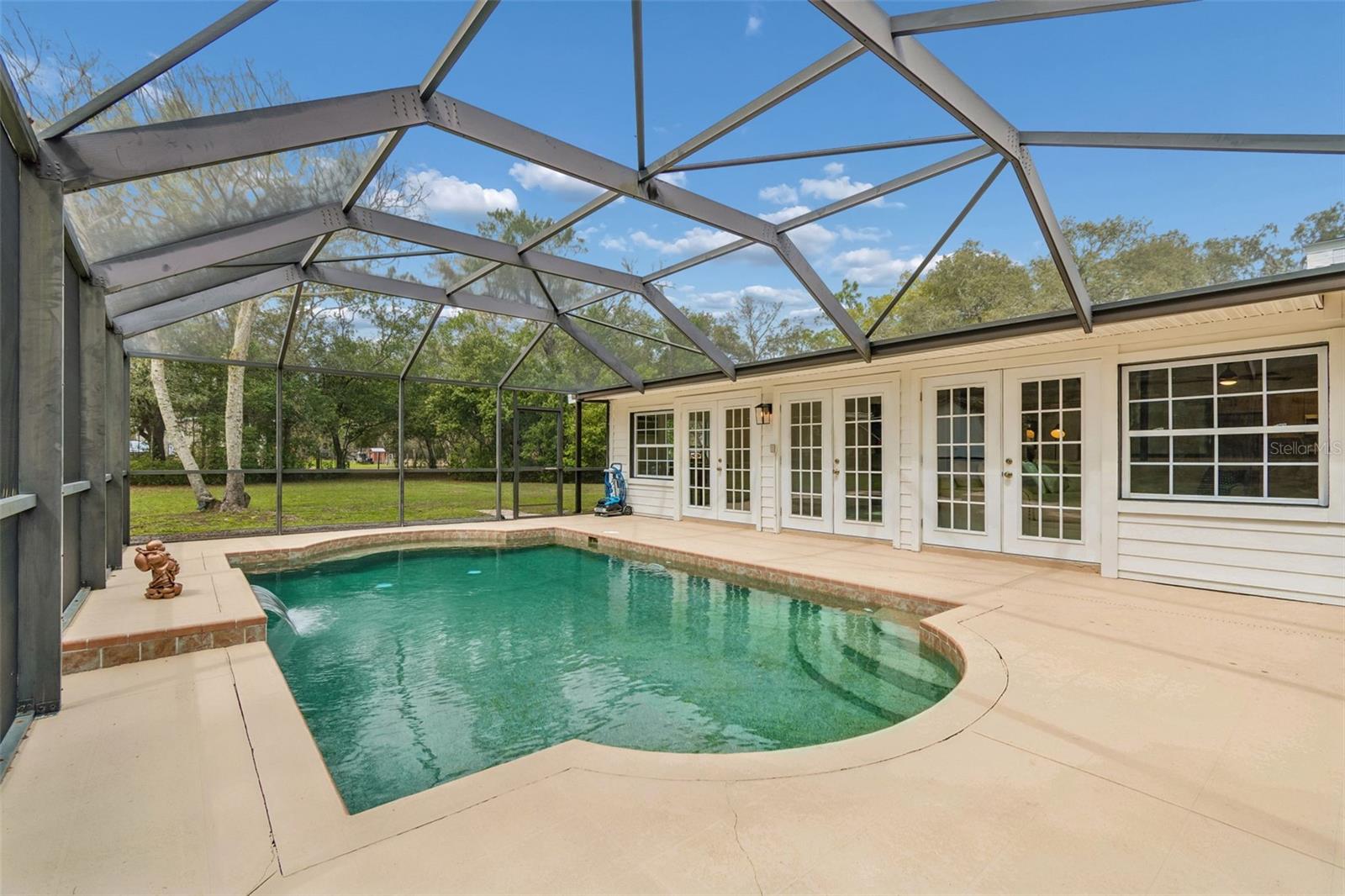 Listing photo id 61 for 13402 Peace Boulevard