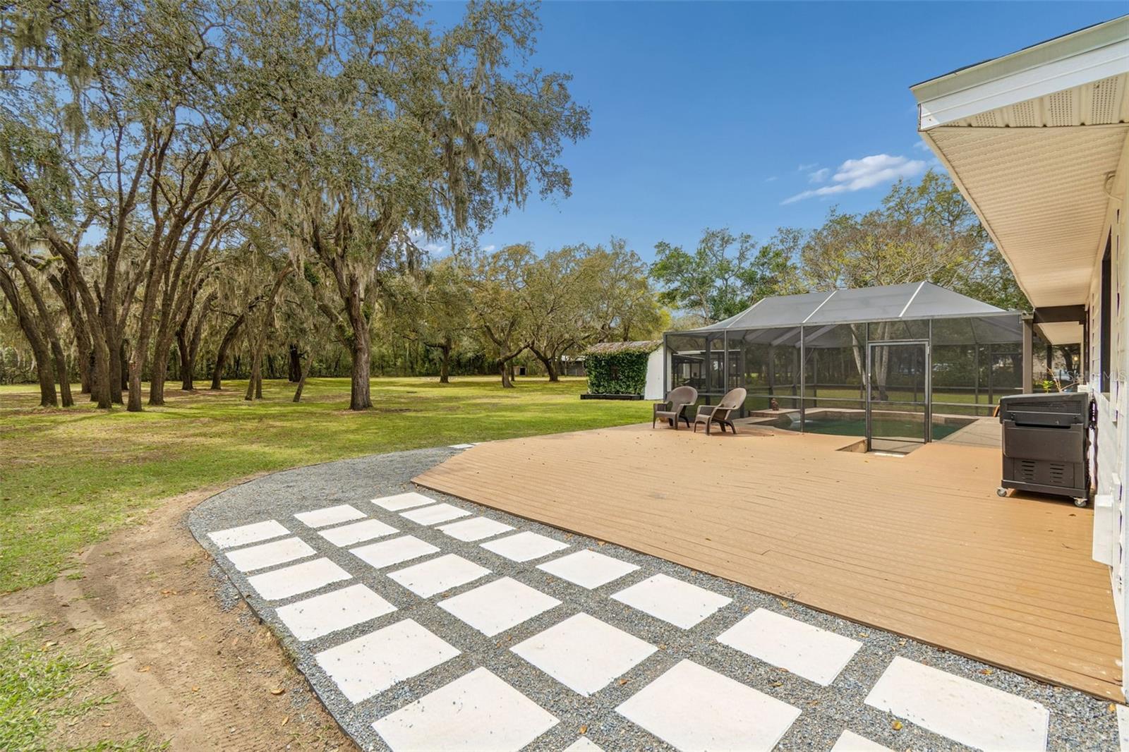 Listing photo id 64 for 13402 Peace Boulevard