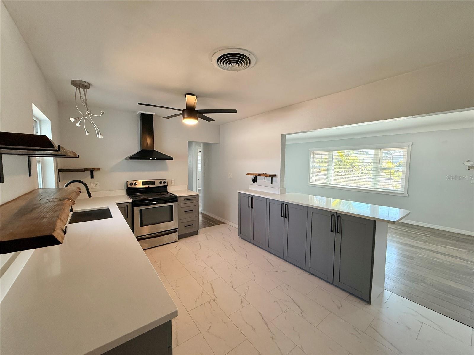 Image 7 of 33 For 4773 56th Avenue N