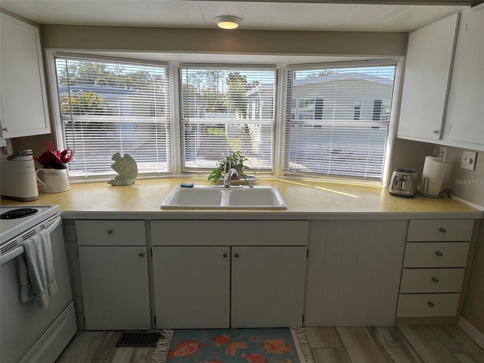 Image 16 of 28 For 103 Pindo Palm Street W