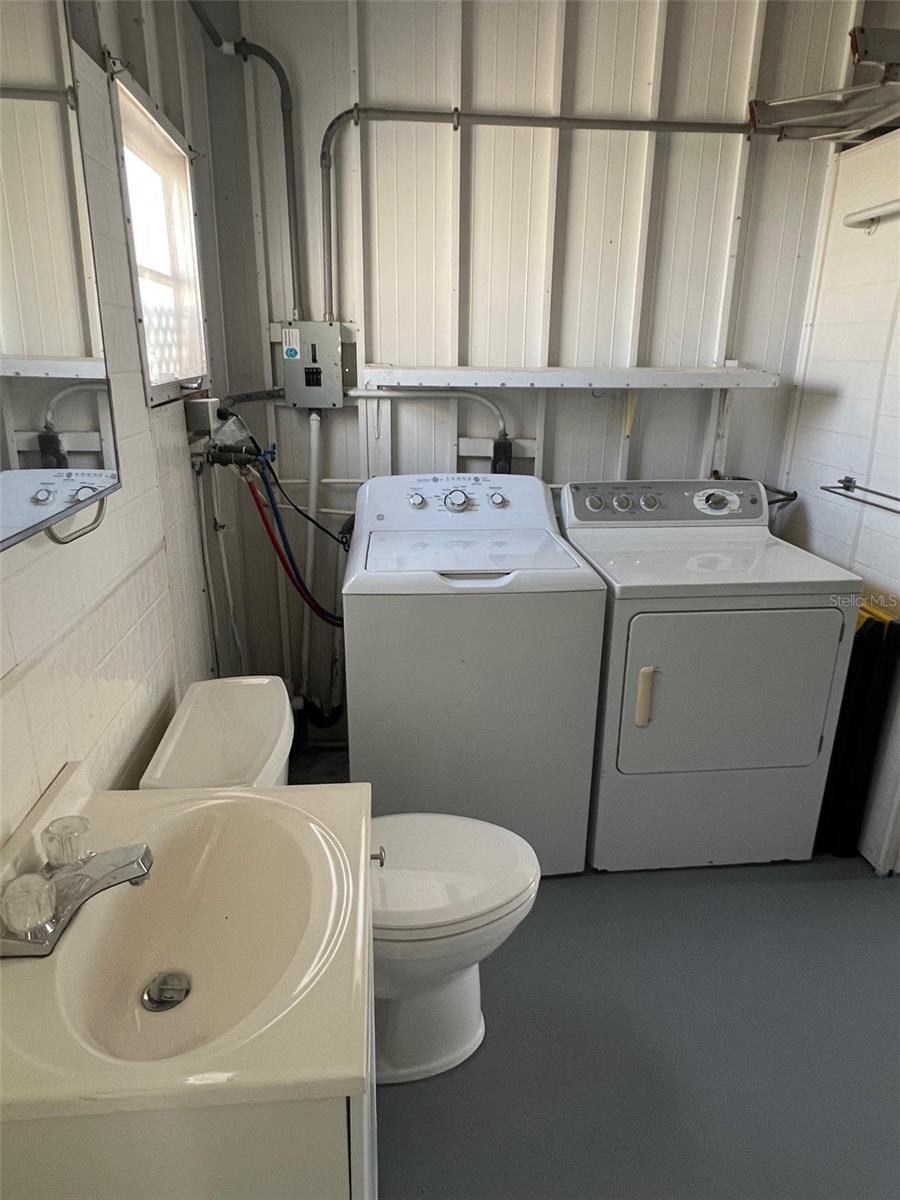 Image 8 of 28 For 103 Pindo Palm Street W