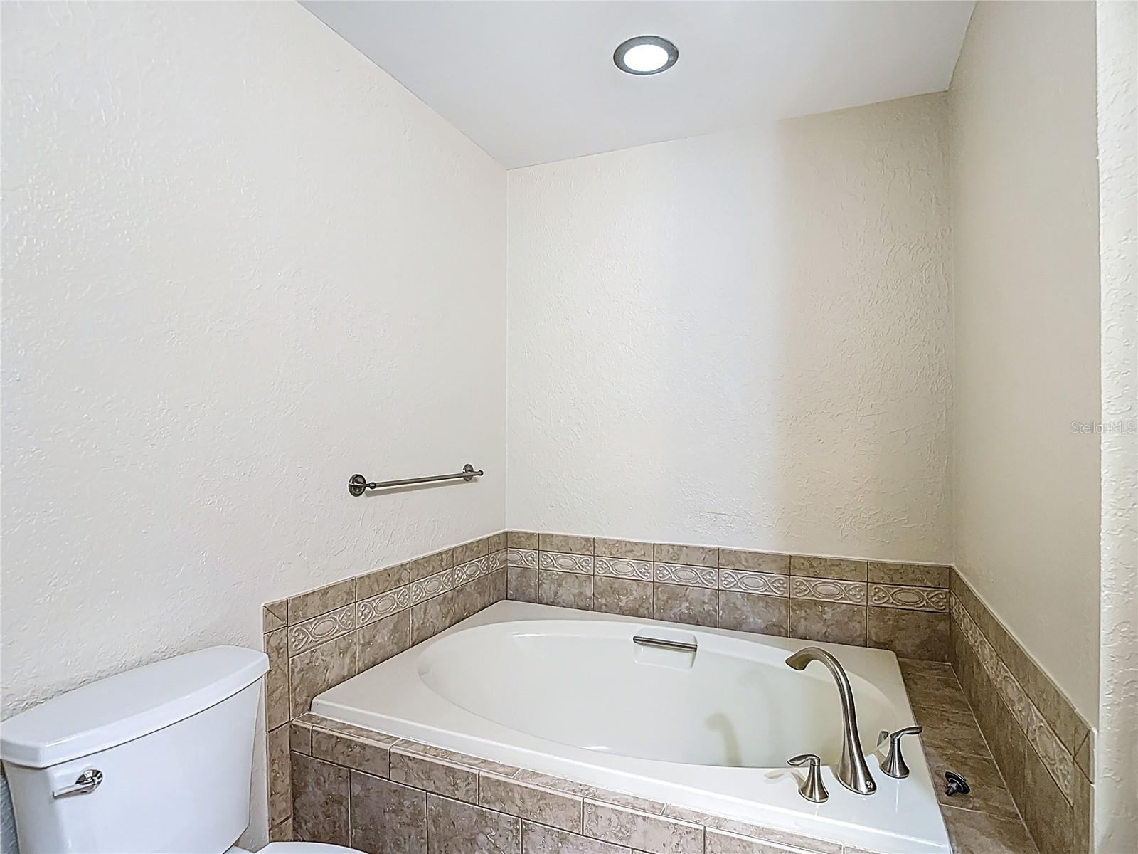 Image 17 of 60 For 2934 Windmoor Drive S