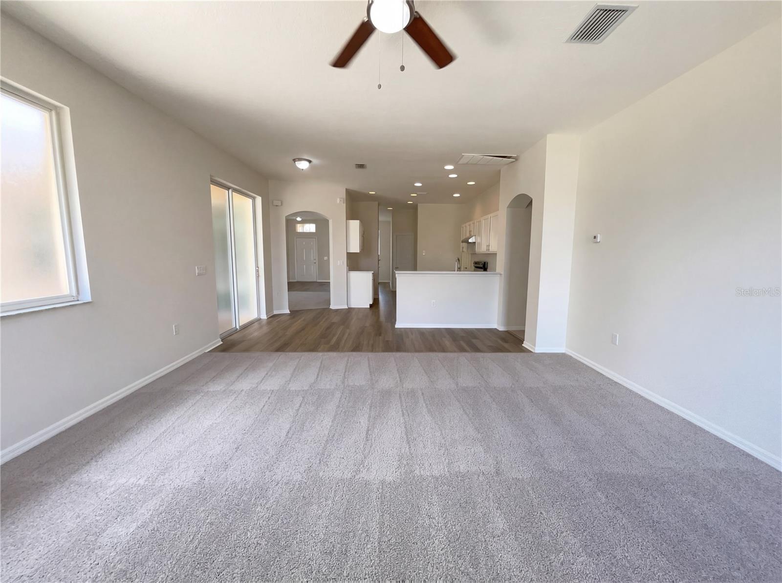 Listing photo id 8 for 10101 Kingsbridge Avenue