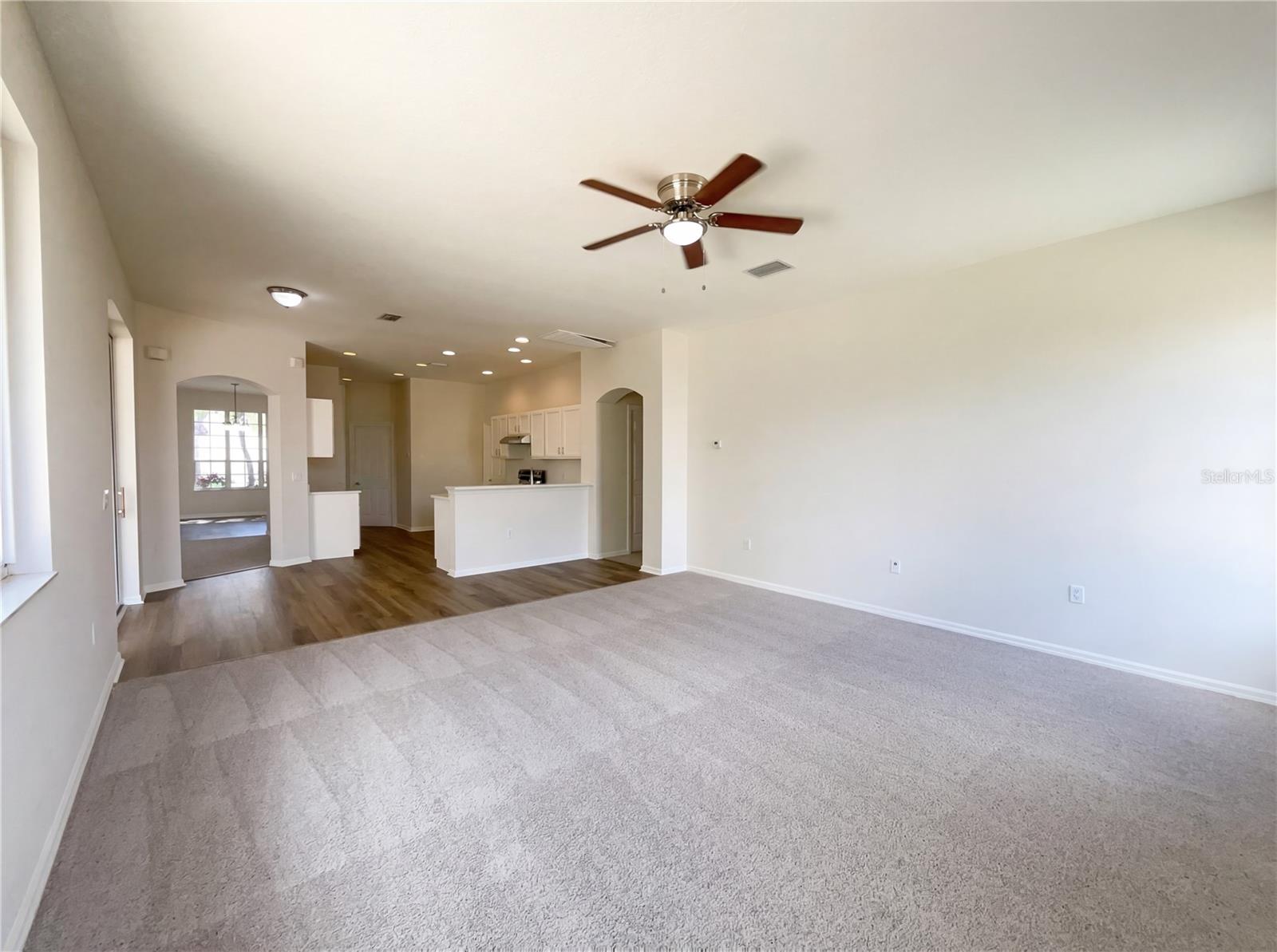 Listing photo id 9 for 10101 Kingsbridge Avenue