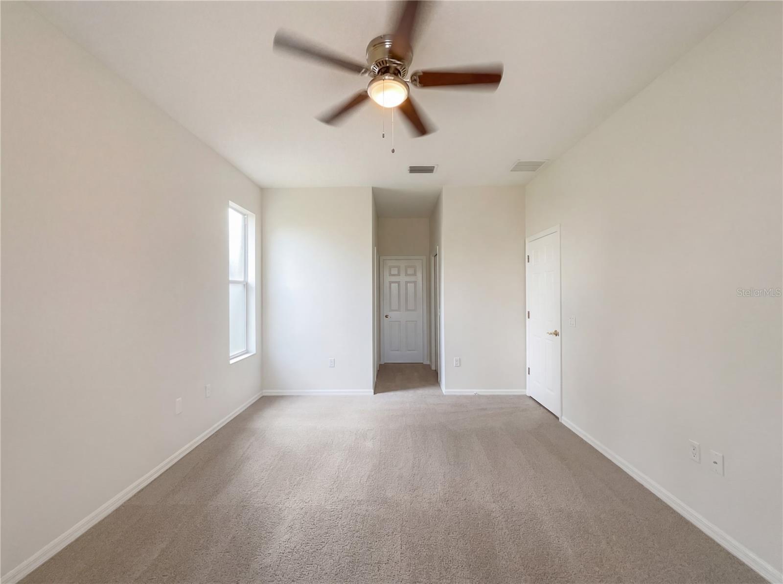 Listing photo id 11 for 10101 Kingsbridge Avenue