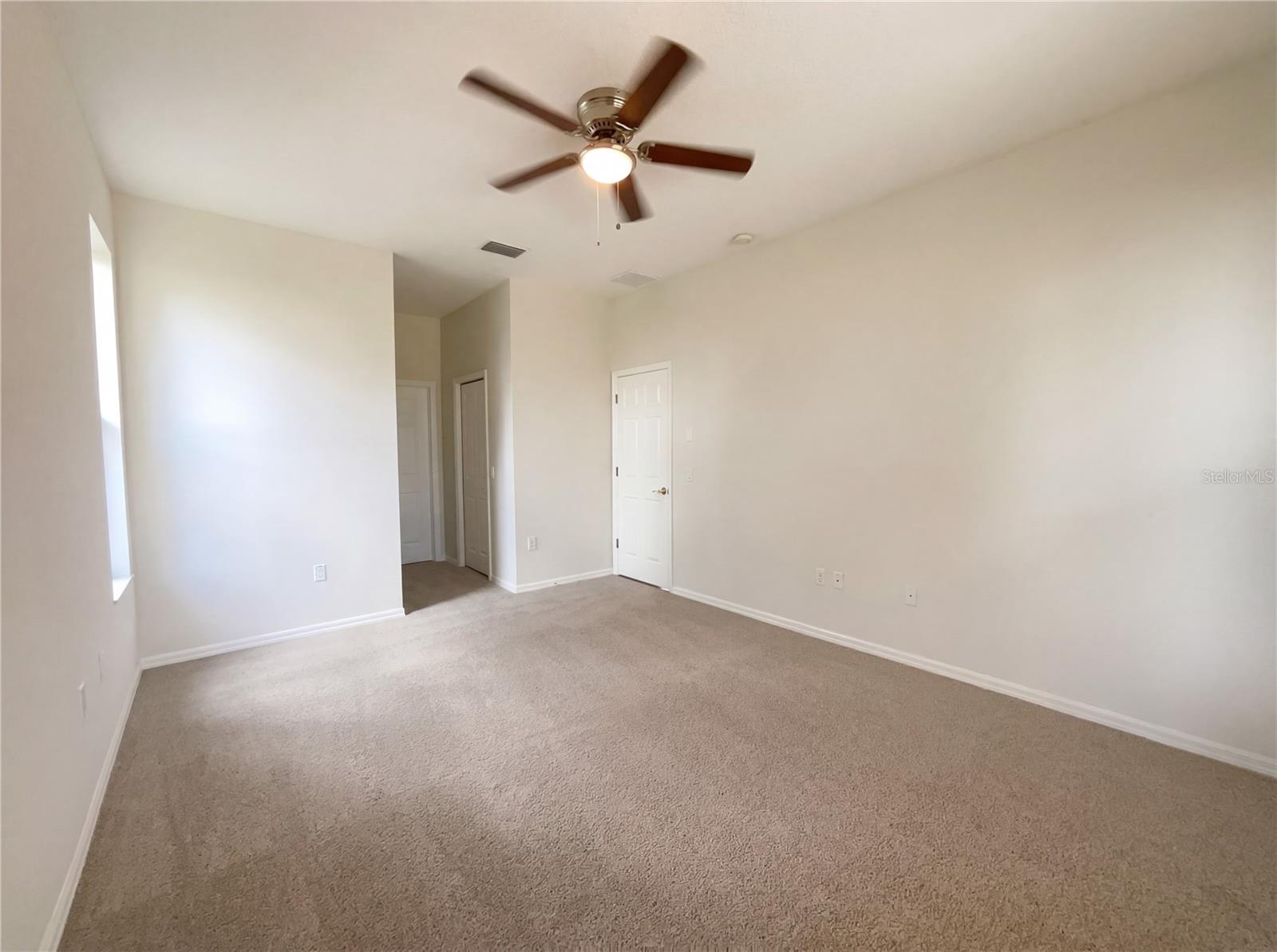 Listing photo id 12 for 10101 Kingsbridge Avenue