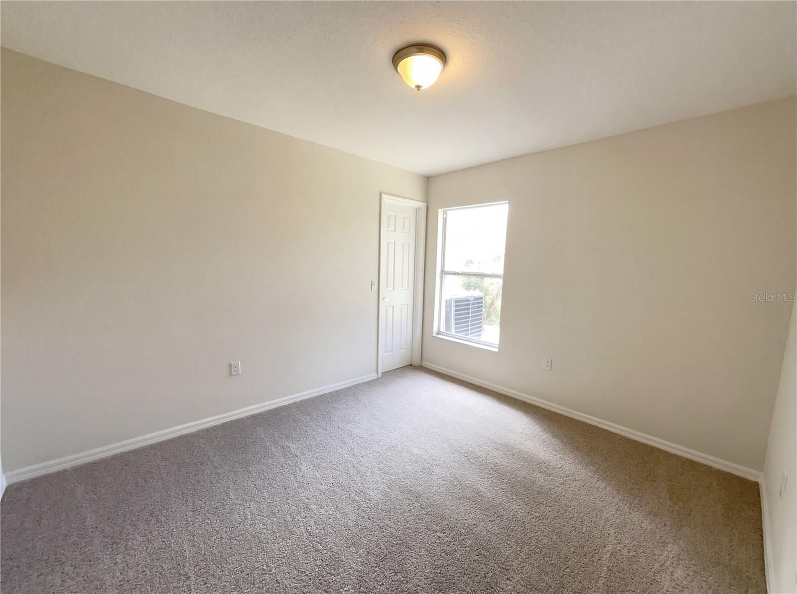 Listing photo id 15 for 10101 Kingsbridge Avenue