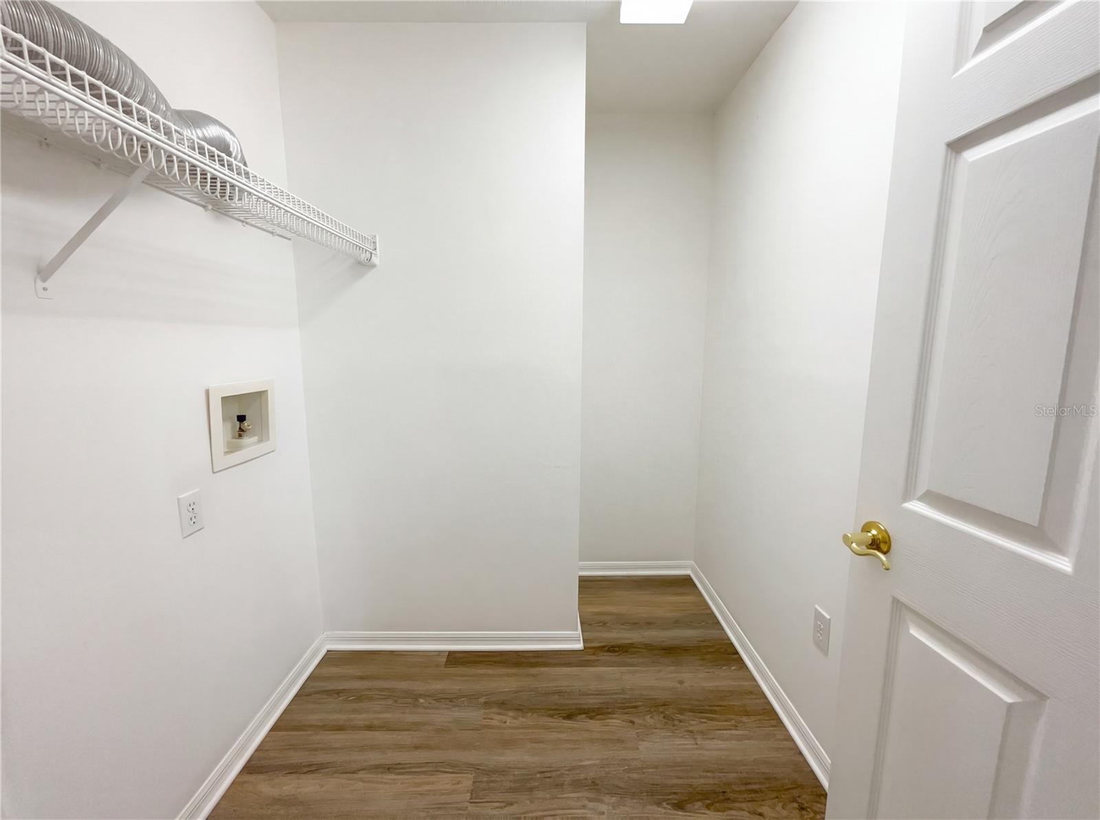 Listing photo id 18 for 10101 Kingsbridge Avenue