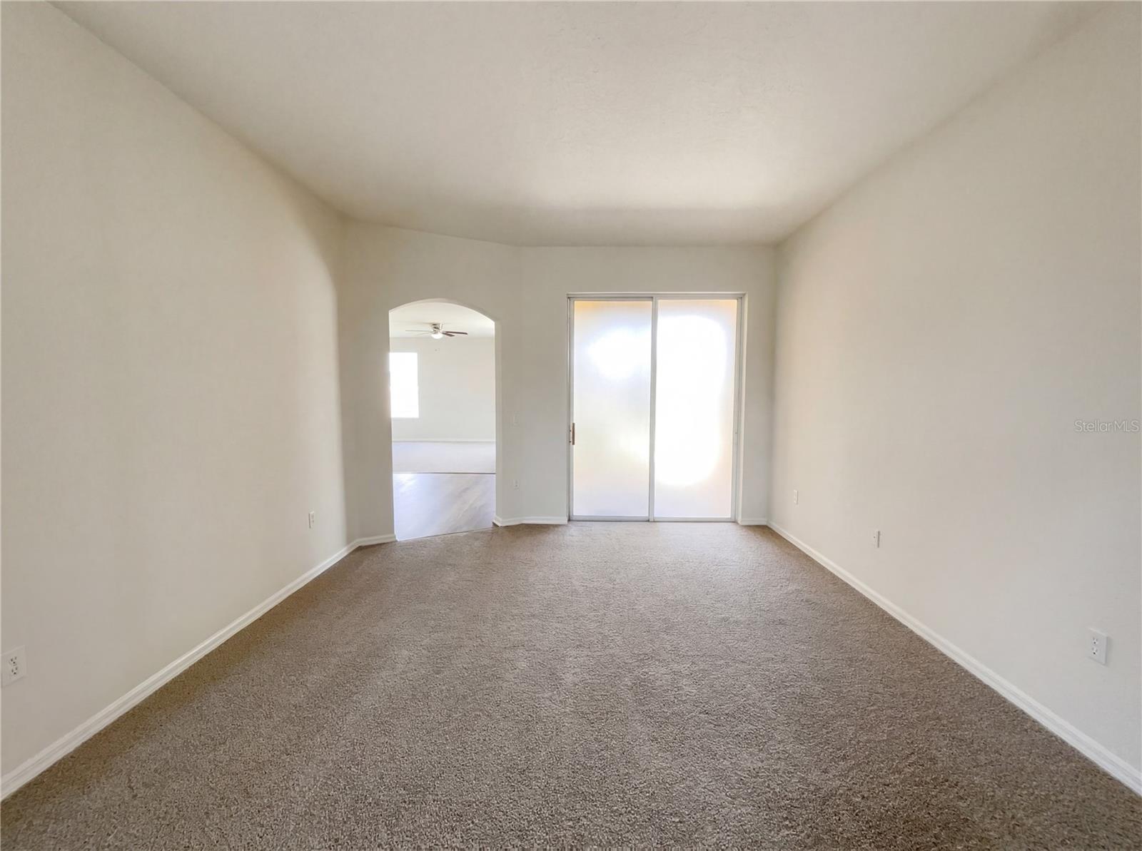 Listing photo id 3 for 10101 Kingsbridge Avenue