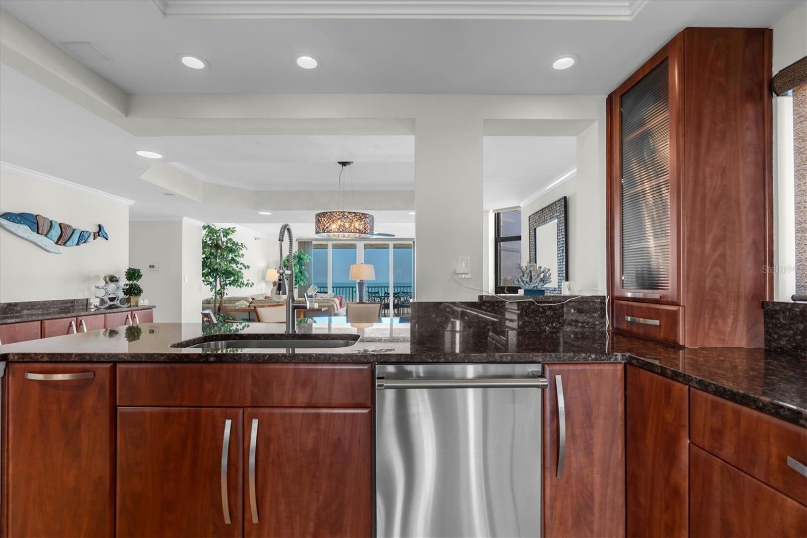 Image 11 of 47 For 1290 Gulf Boulevard 408