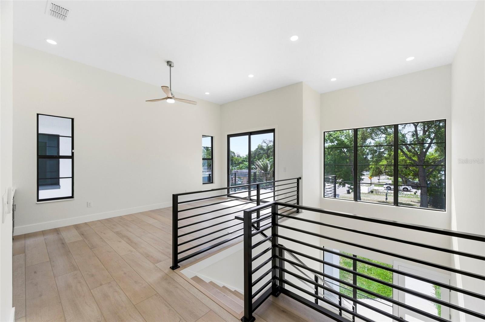 Image 17 of 62 For 4543 26th Avenue S