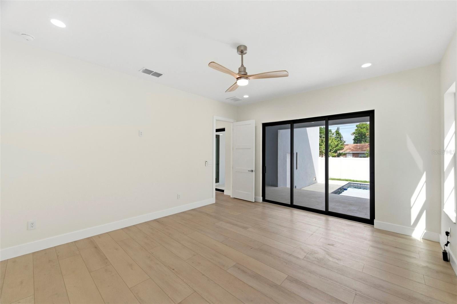 Image 26 of 62 For 4543 26th Avenue S